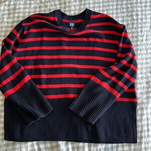 GAP 24/7 Split-Hem Crewneck Sweater